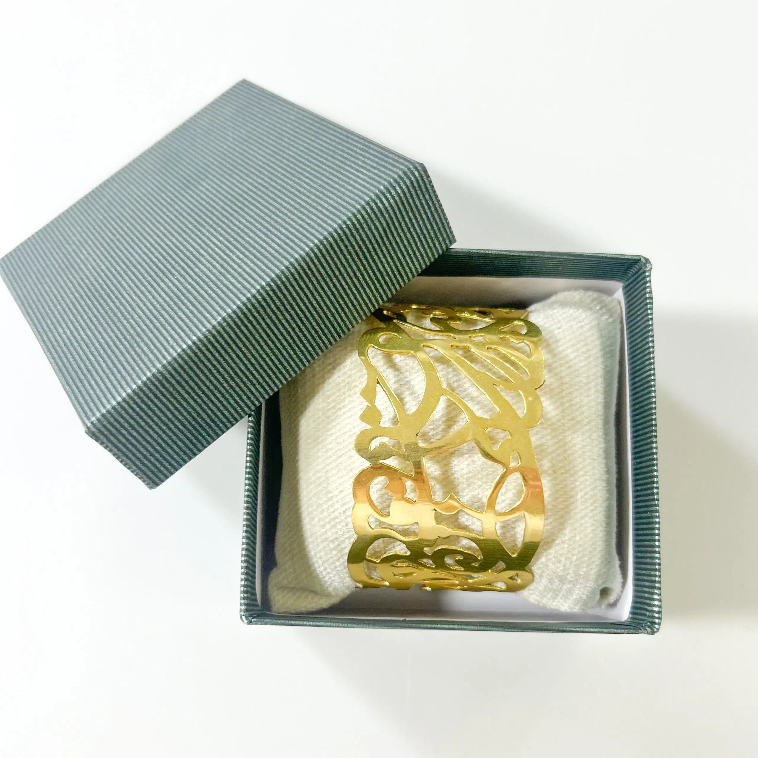 Manchette en cuivre doré thème calligraphie arabe- Coffret en bois ajouré