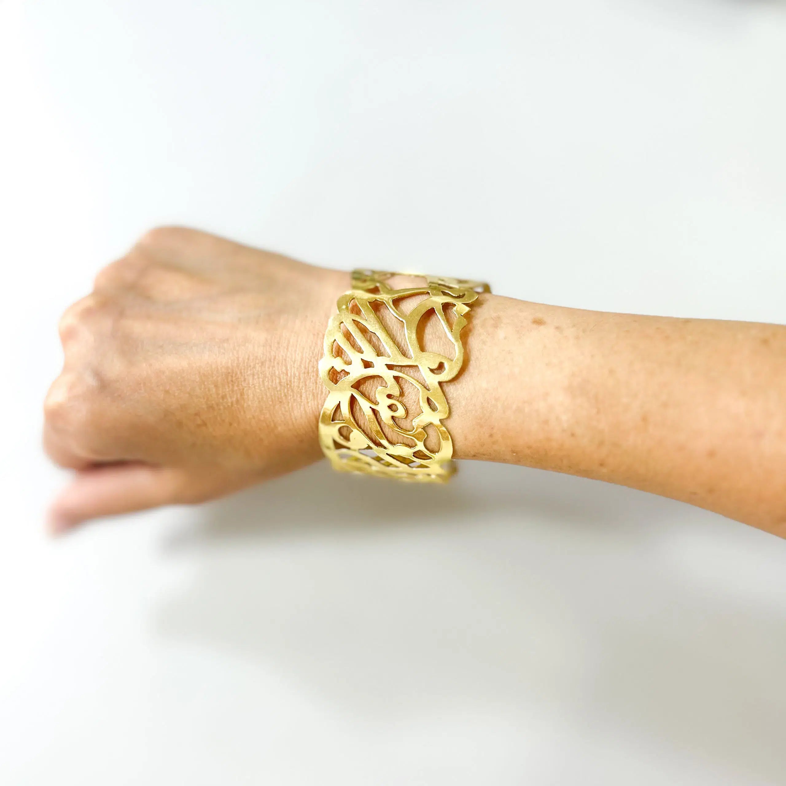 Manchette en cuivre doré thème calligraphie arabe- Coffret en bois ajouré