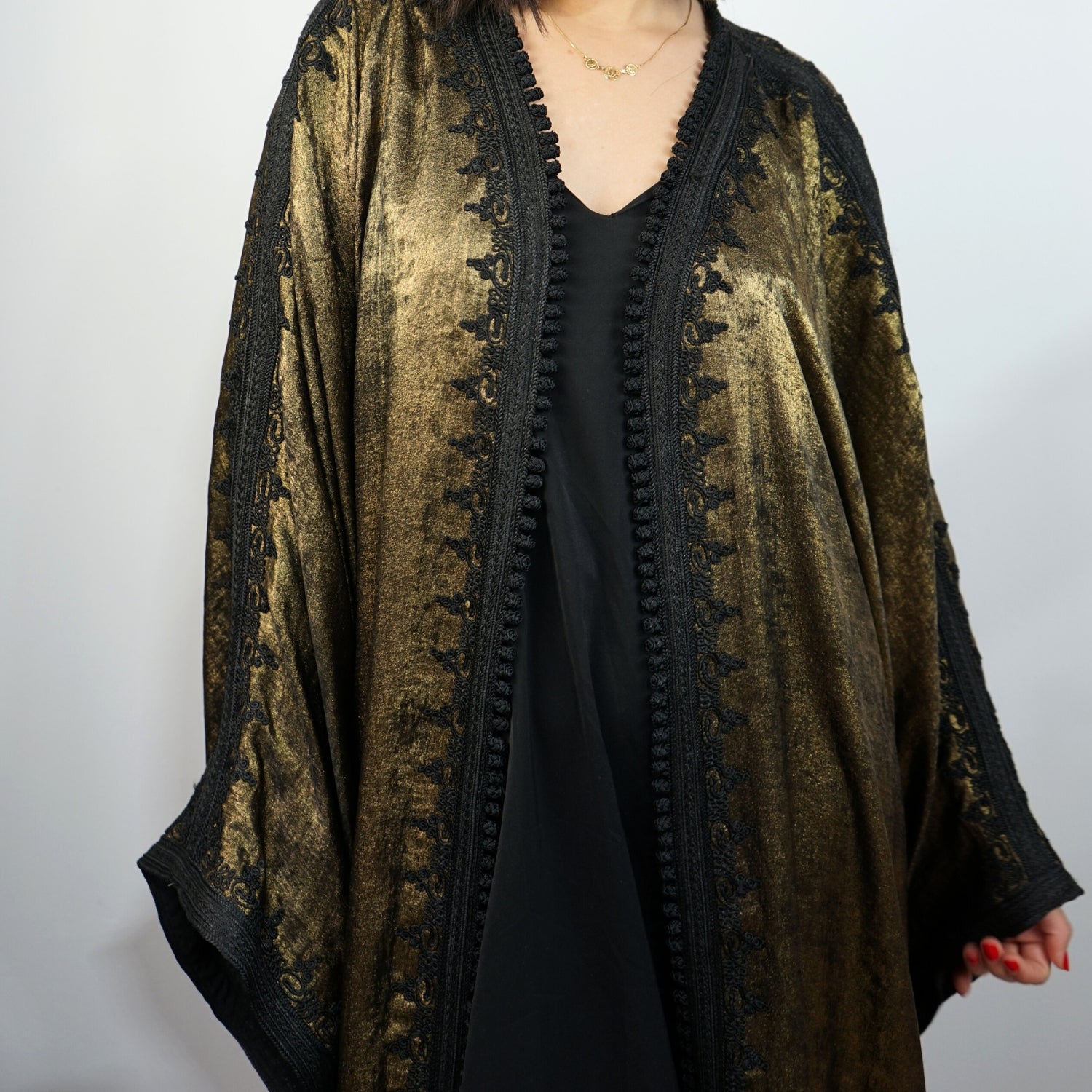 Kimono Noir Long avec Détails Dorés
