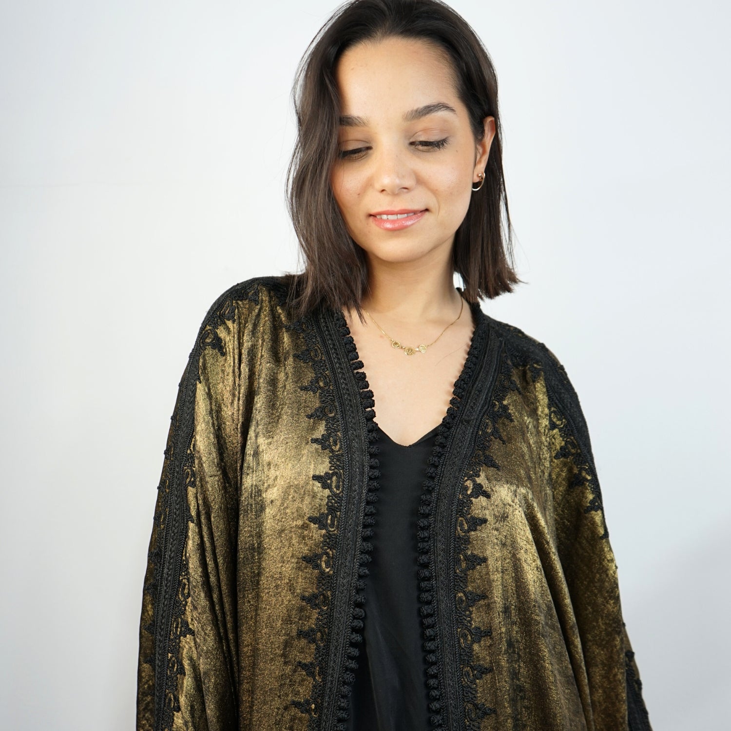 Kimono Noir Long avec Détails Dorés