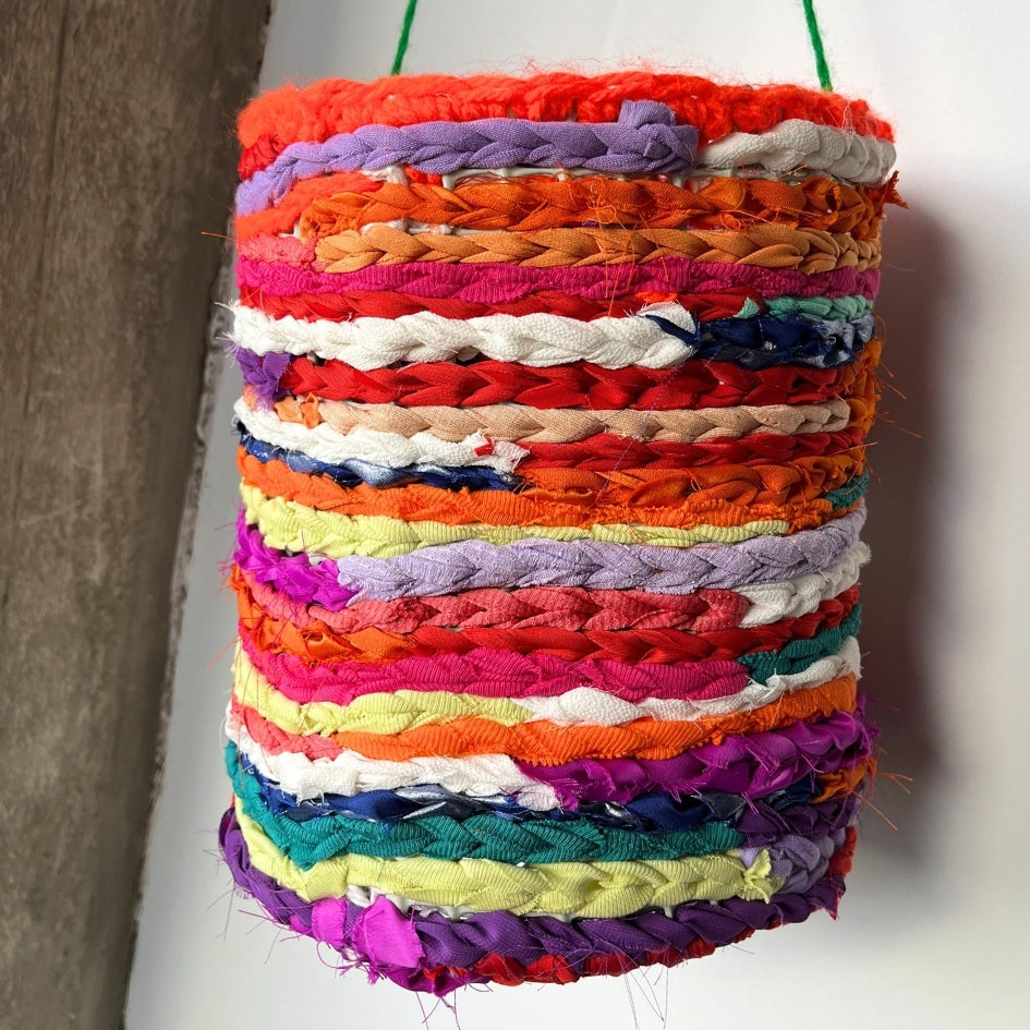 Lampadaire Artisanat Durable en Tissu - Décoration Unique et Éco-conçue