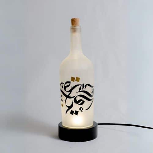 Lampe à Partir d'une Bouteille en Verre Réutilisée Désigne Calligraphie Rêve