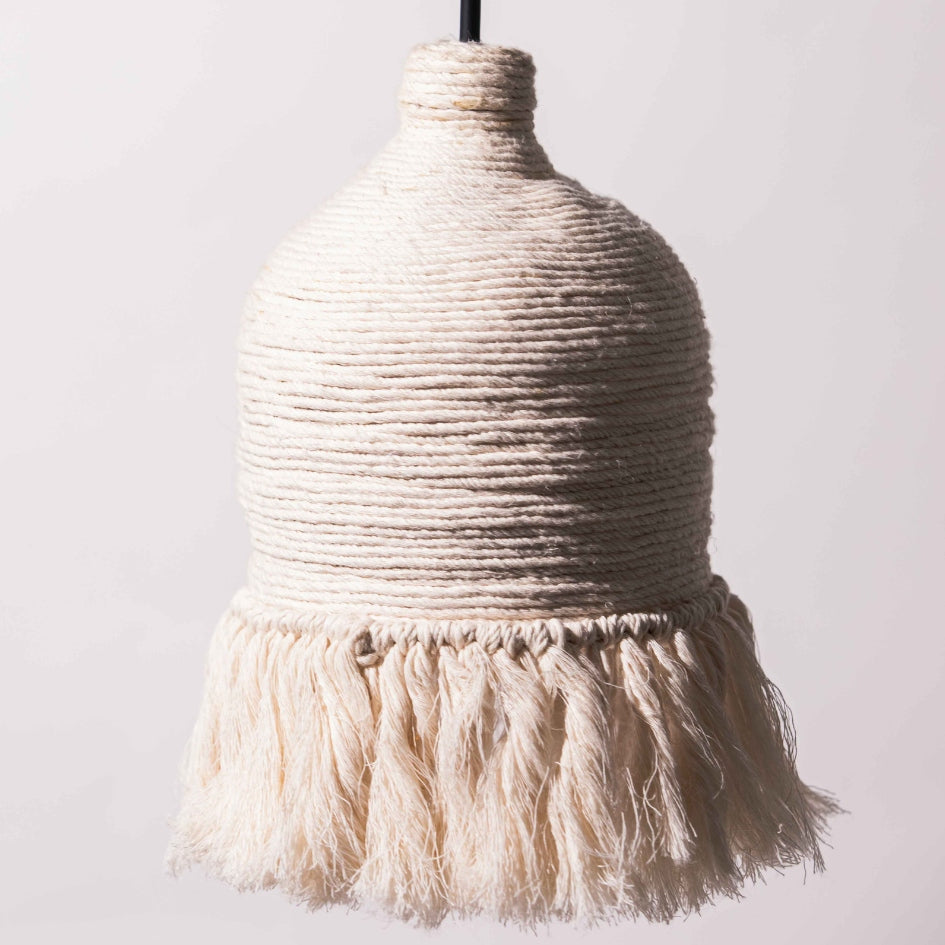 Suspension lumineuse HOUCHE style bohème en tissu recyclé en écru naturel