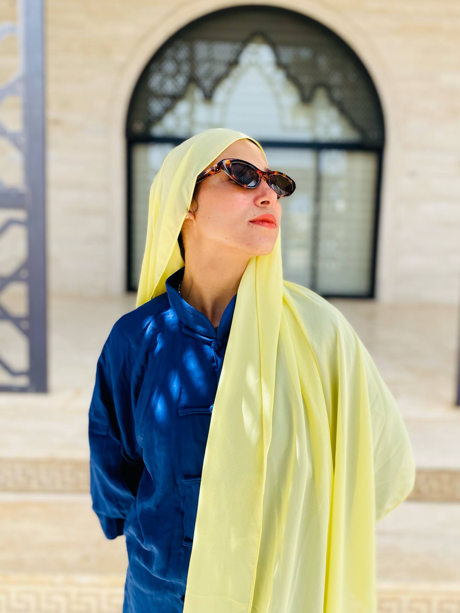 Hijab jaune artisanal – tendance 2025