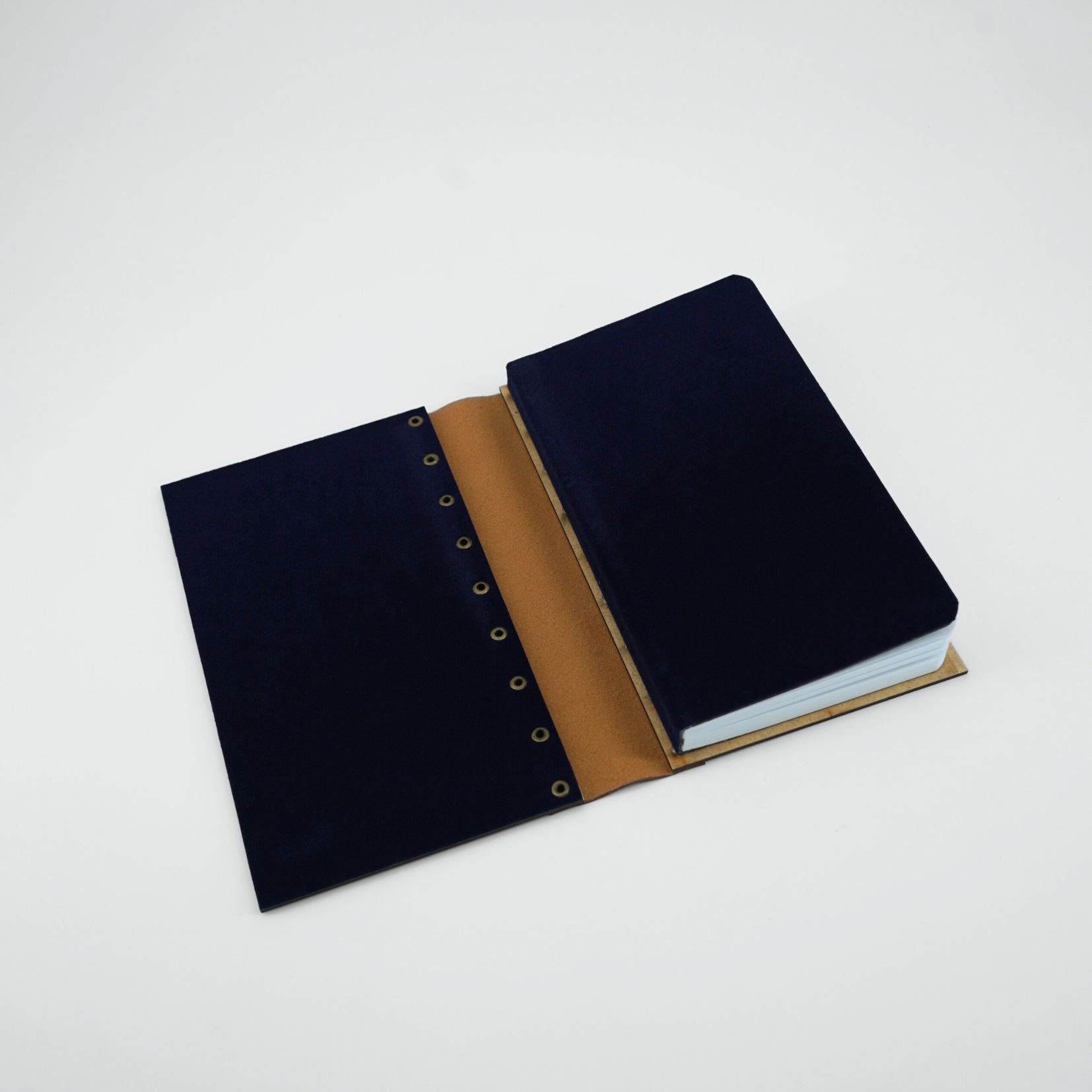 Notebook bleu velour avec détails khomsa