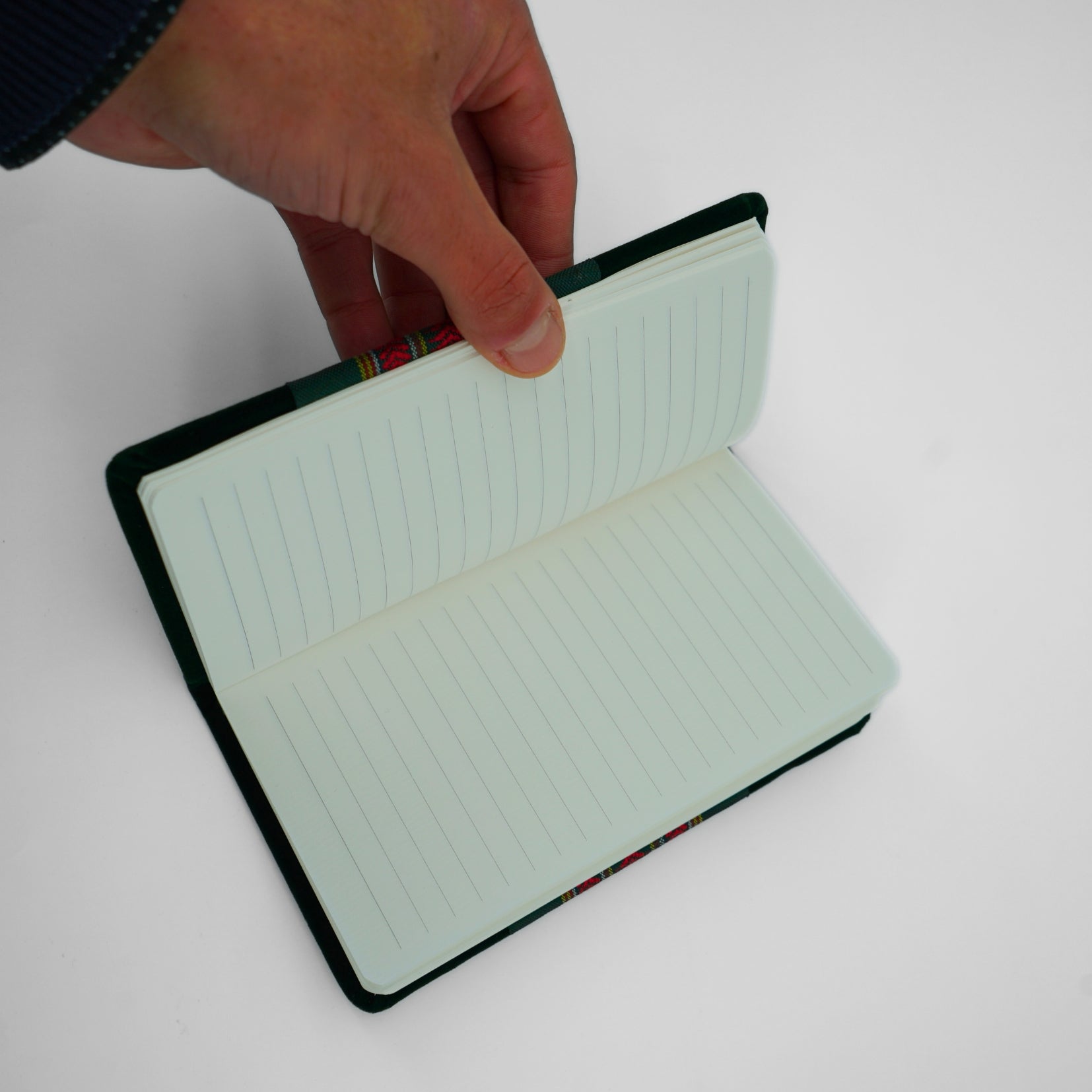 Notebook vert velour avec détails khomsa