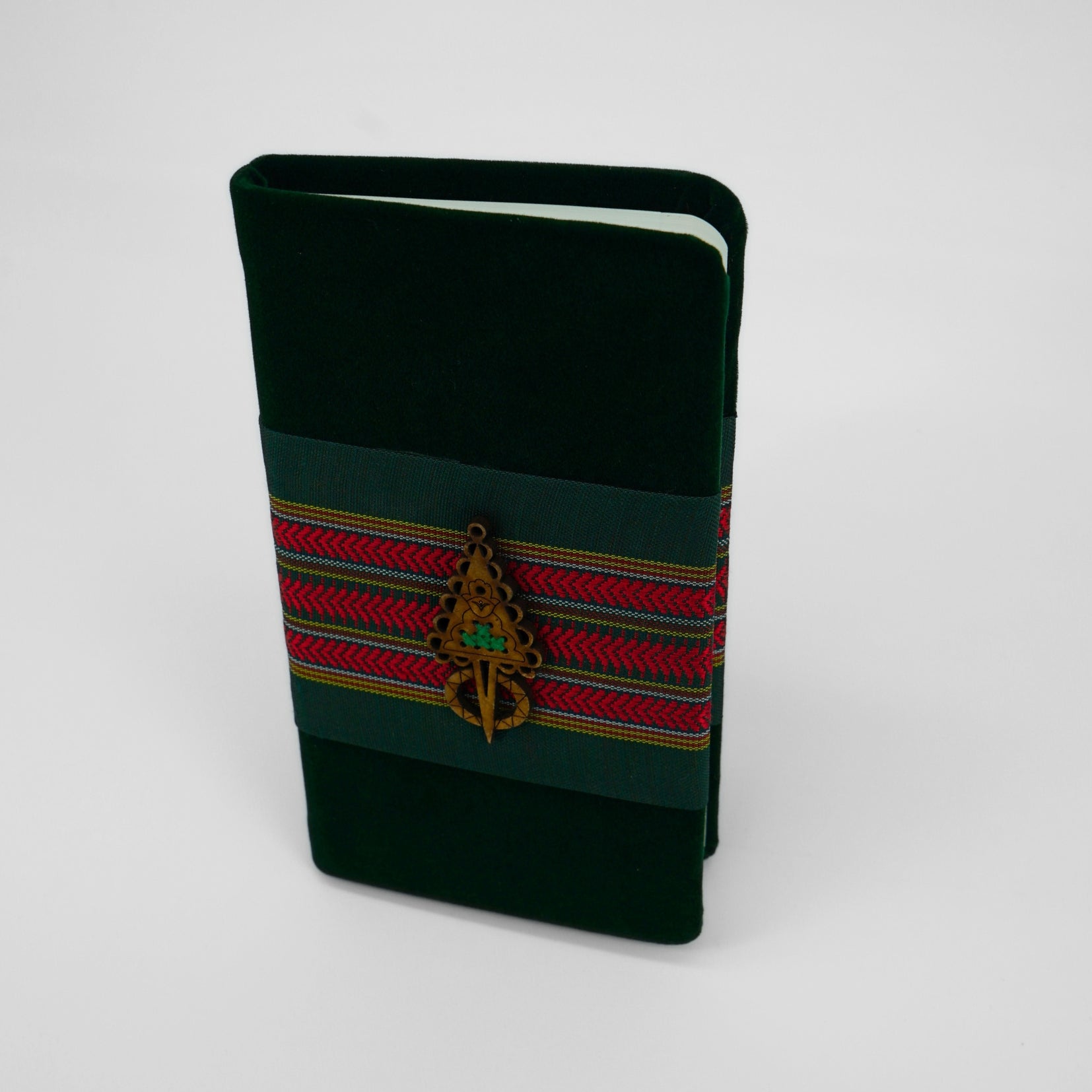 Notebook vert velour avec détails khomsa