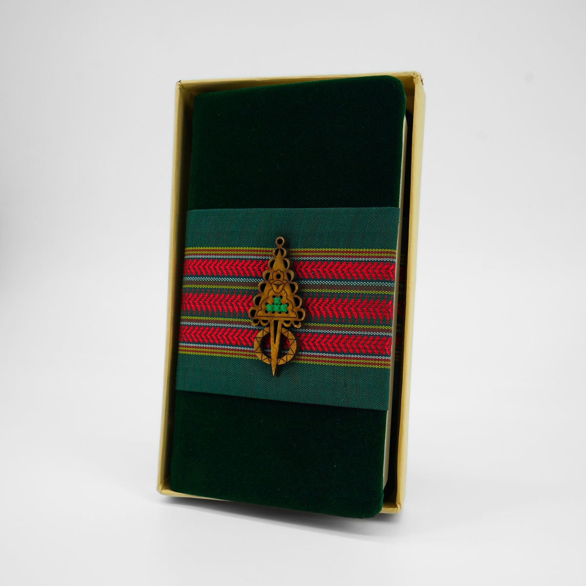Notebook vert velour avec détails khomsa