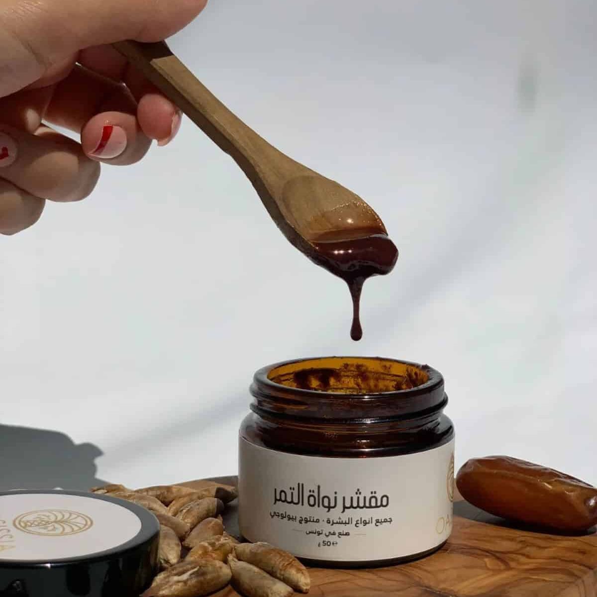 Poudre exfoliante à base de noyaux de dattes 100% naturelle et biologique