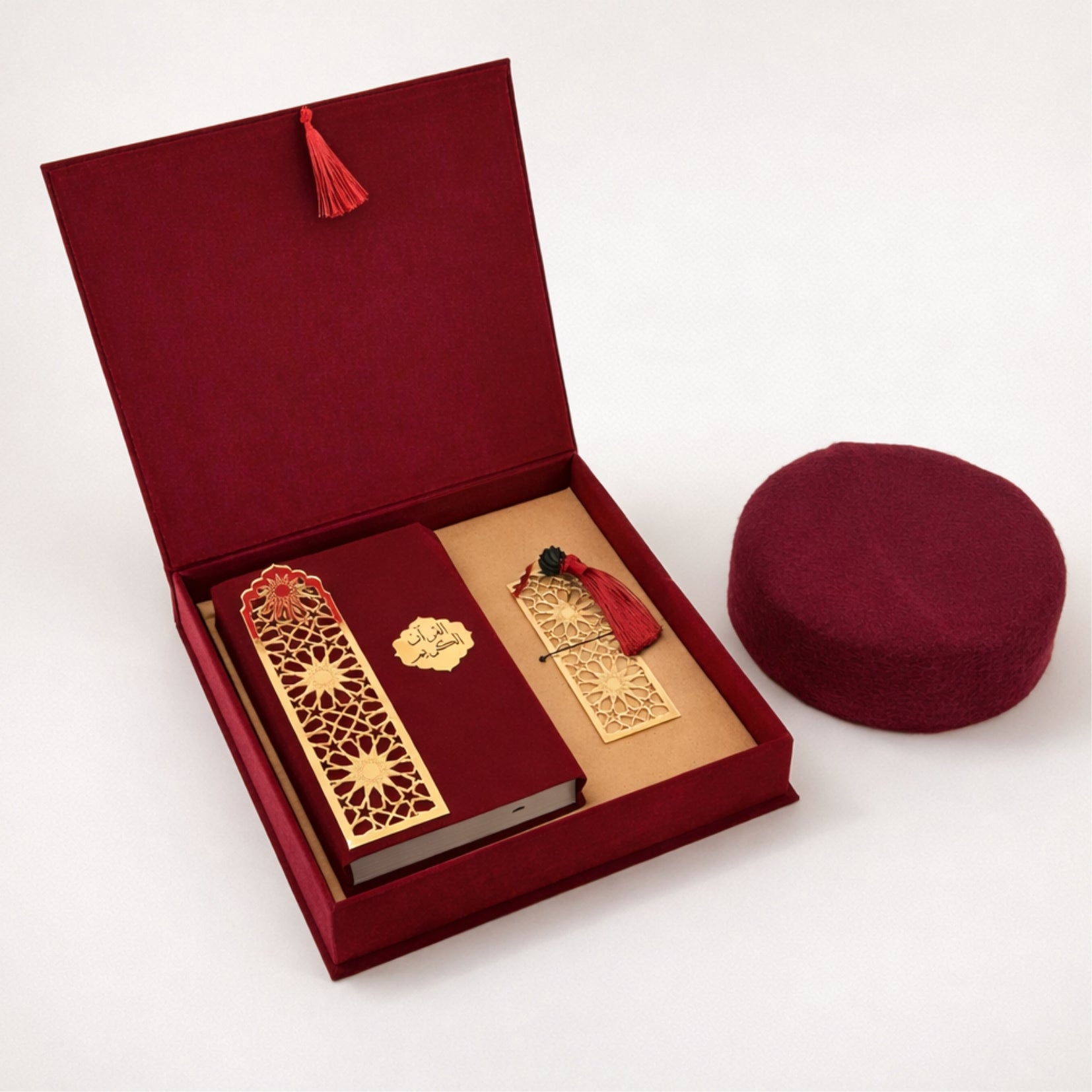 Coffret Coran rouge avec marque-page à l’ambre et chechia