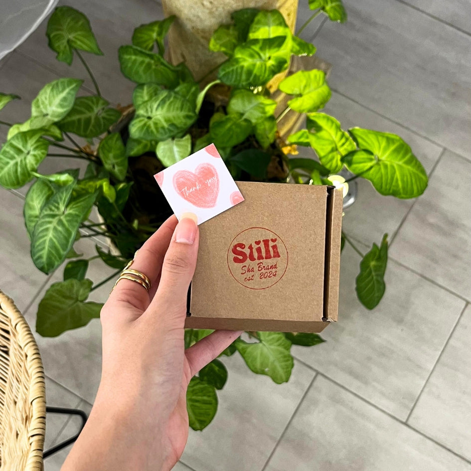 Bracelet coquillage double face fait main avec cordon beige et finitions dorées