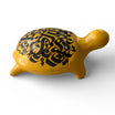 Tortue en céramique jaune avec calligraphie artistique - L 25 cm