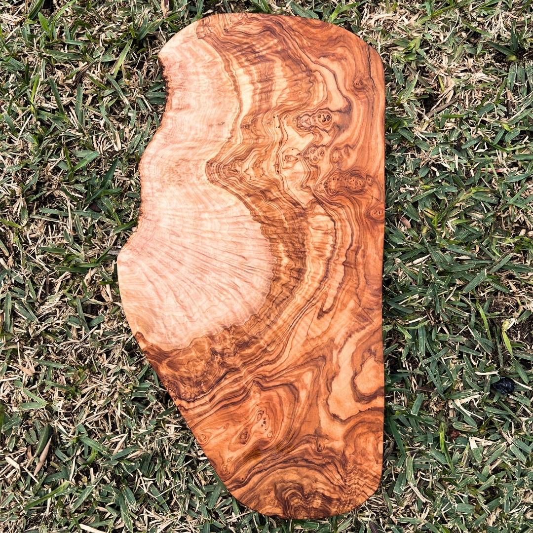 Planche rustique en Bois d'Olivier, Votre Toile Culinaire