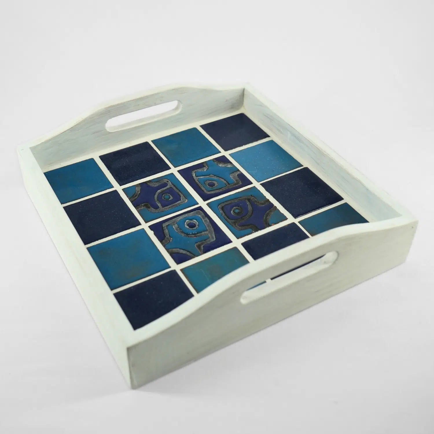 Plateau bleu carré en bois rouge : Élégance et qualité premium