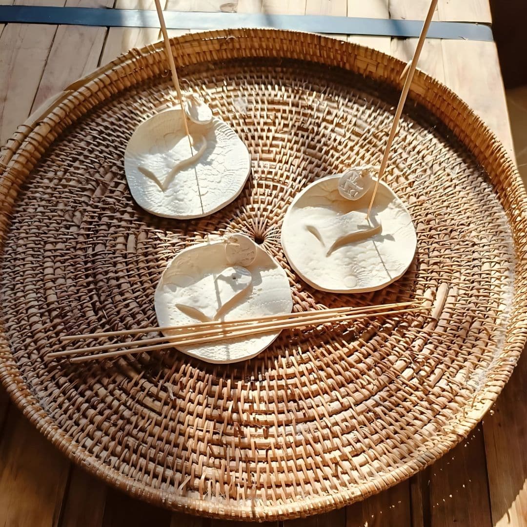 Handmade ceramic incense holder (10 cm)