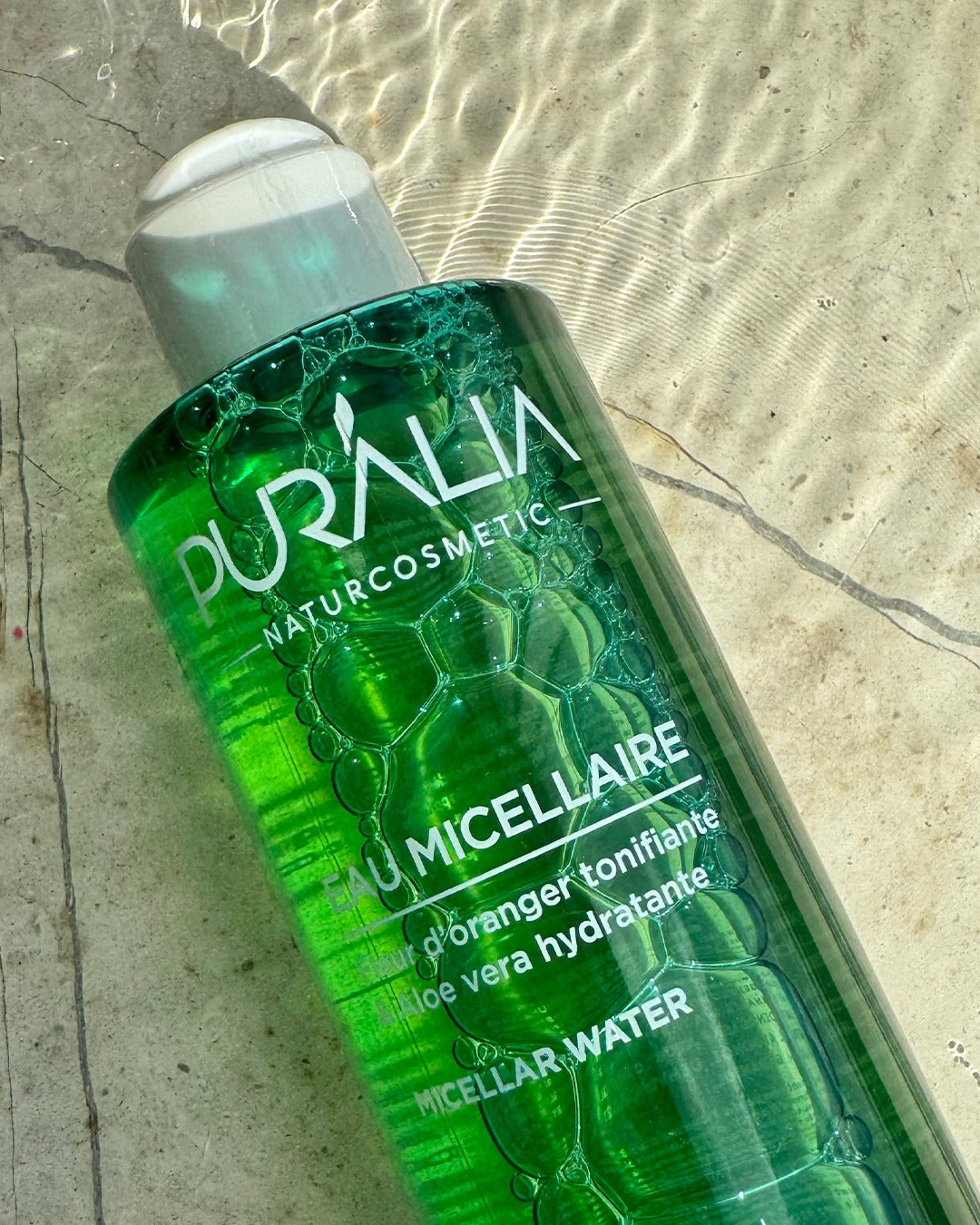 Eau micellaire bio nettoie et hydrate votre peau en douceur