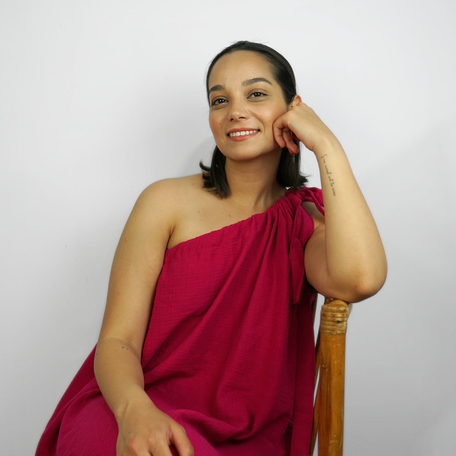 Robe rose longue asymétrique artisanale, élégance unique à porter