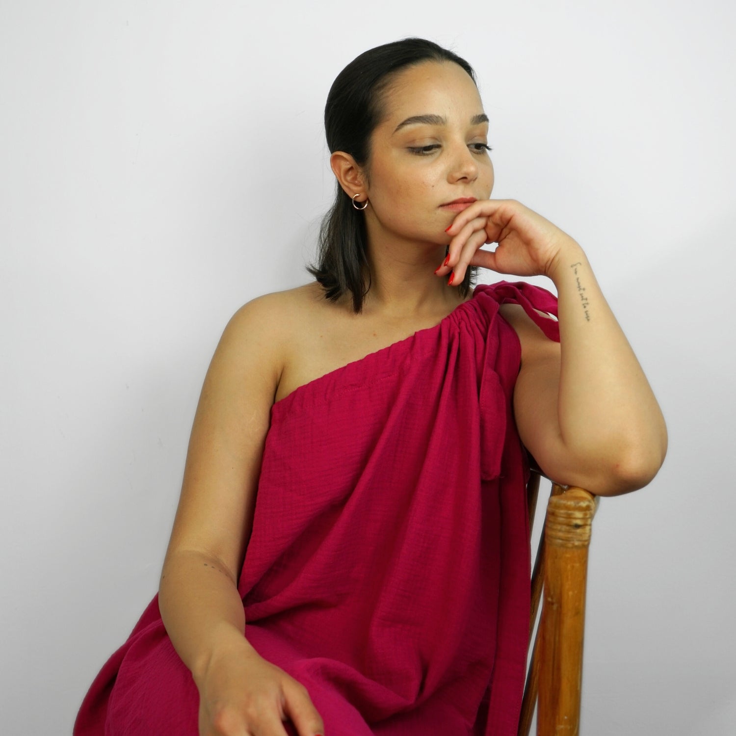 Robe rose longue asymétrique artisanale, élégance unique à porter
