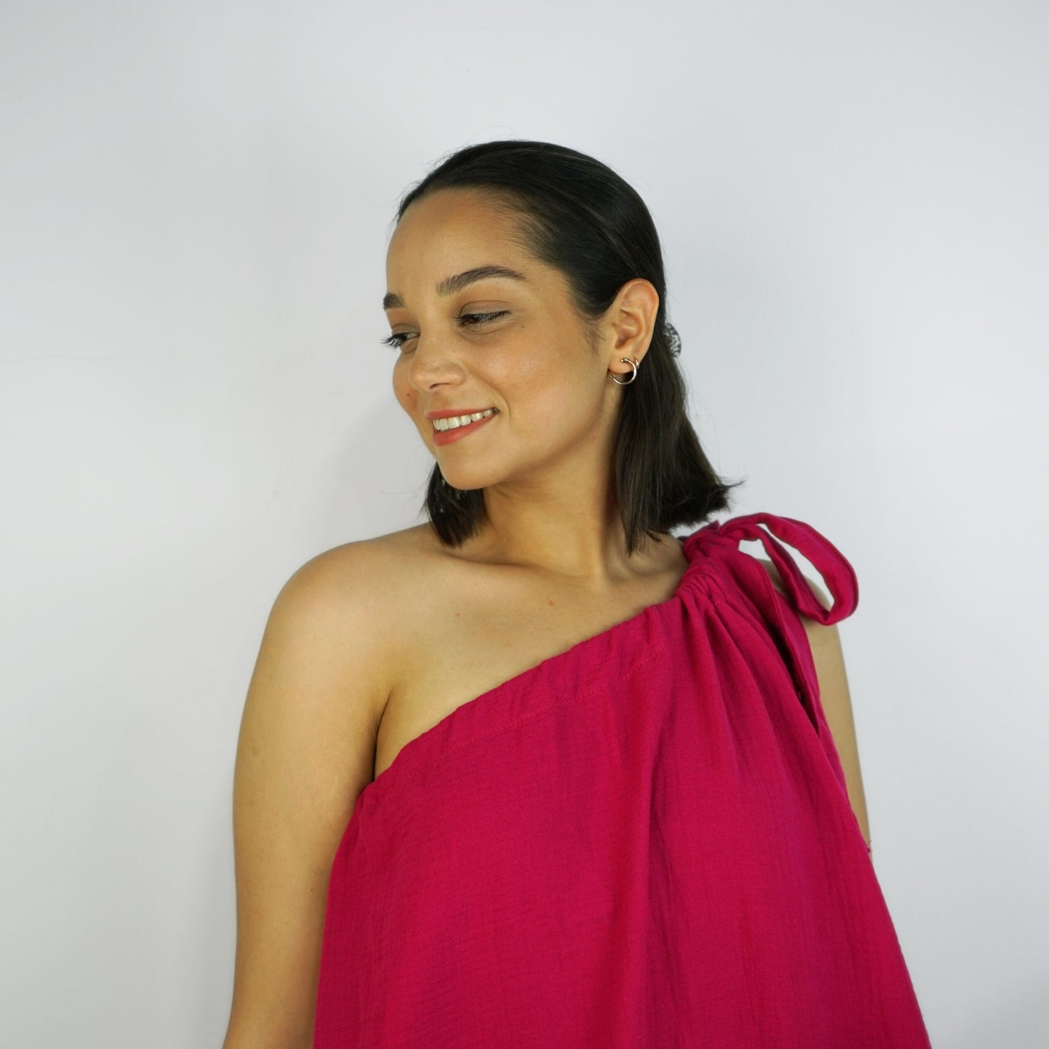Robe rose longue asymétrique artisanale, élégance unique à porter