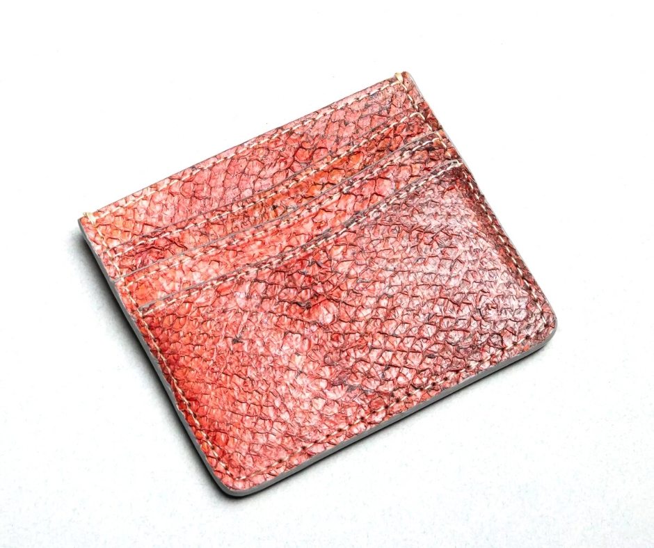 Porte-cartes en cuir de peau de saumon "Rudhira Cardholder"