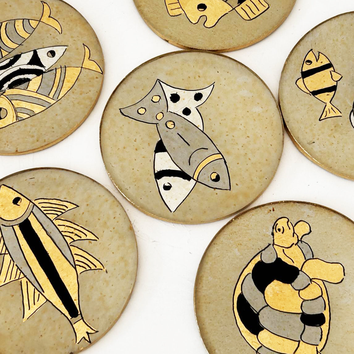 6 Dessous de verre POISSONS en doré et noir