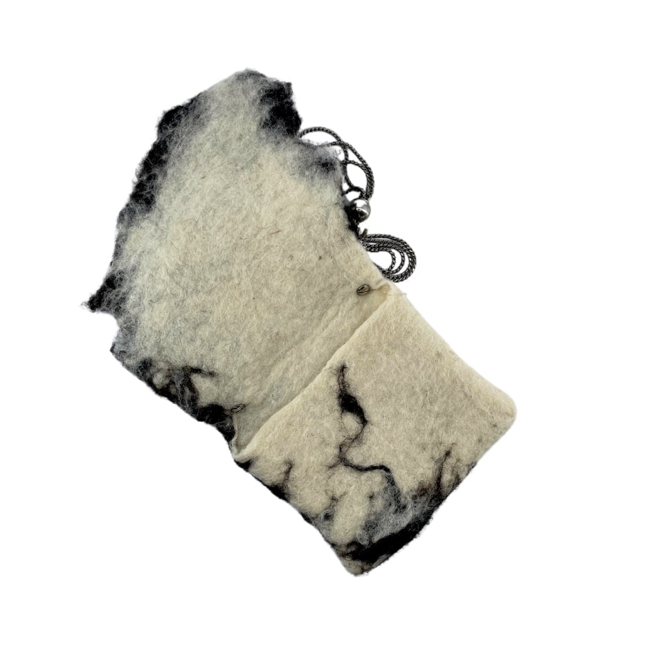White and black bag in 100% handmade virgin wool