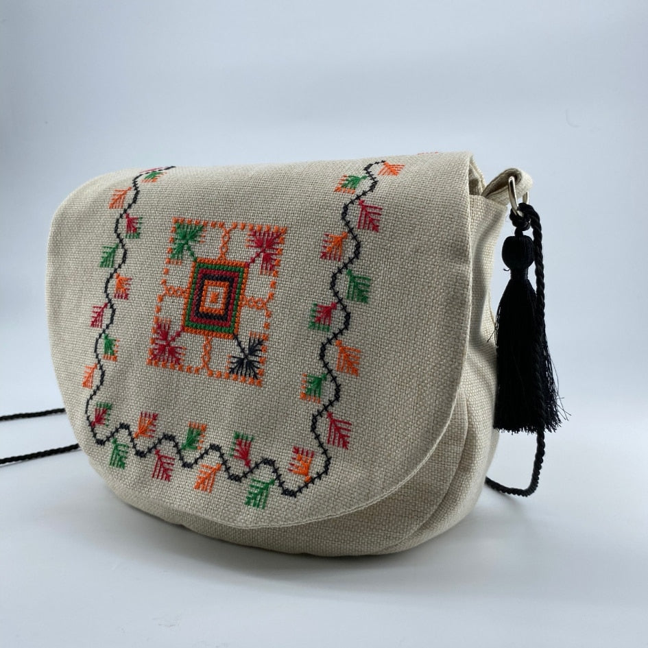 Sac brodé avec motifs multicolores