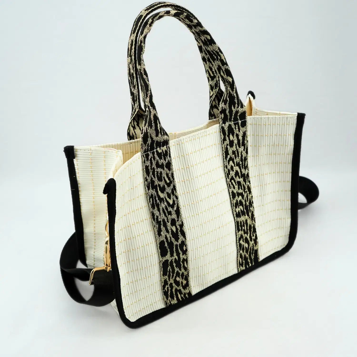 sac chic blanc bandoulière l'élégance à portée de main