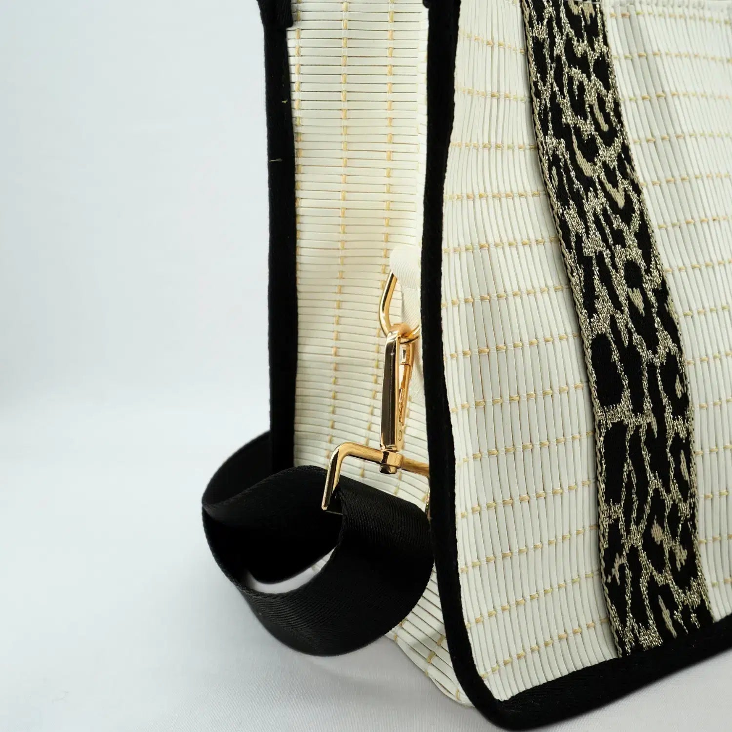 sac chic blanc bandoulière l'élégance à portée de main