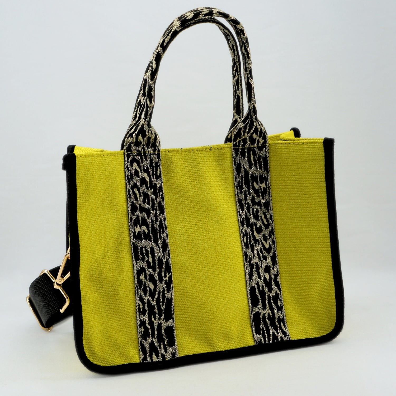 Sac jaune en bandoulière, l'élégance à portée de main !