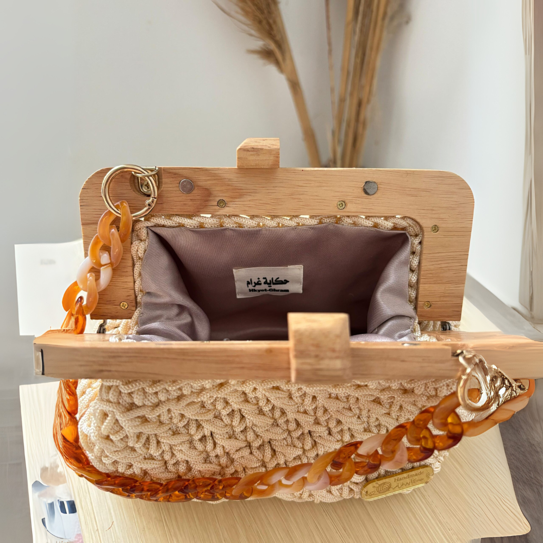 Sac crochet beige fait main , fermoir bois