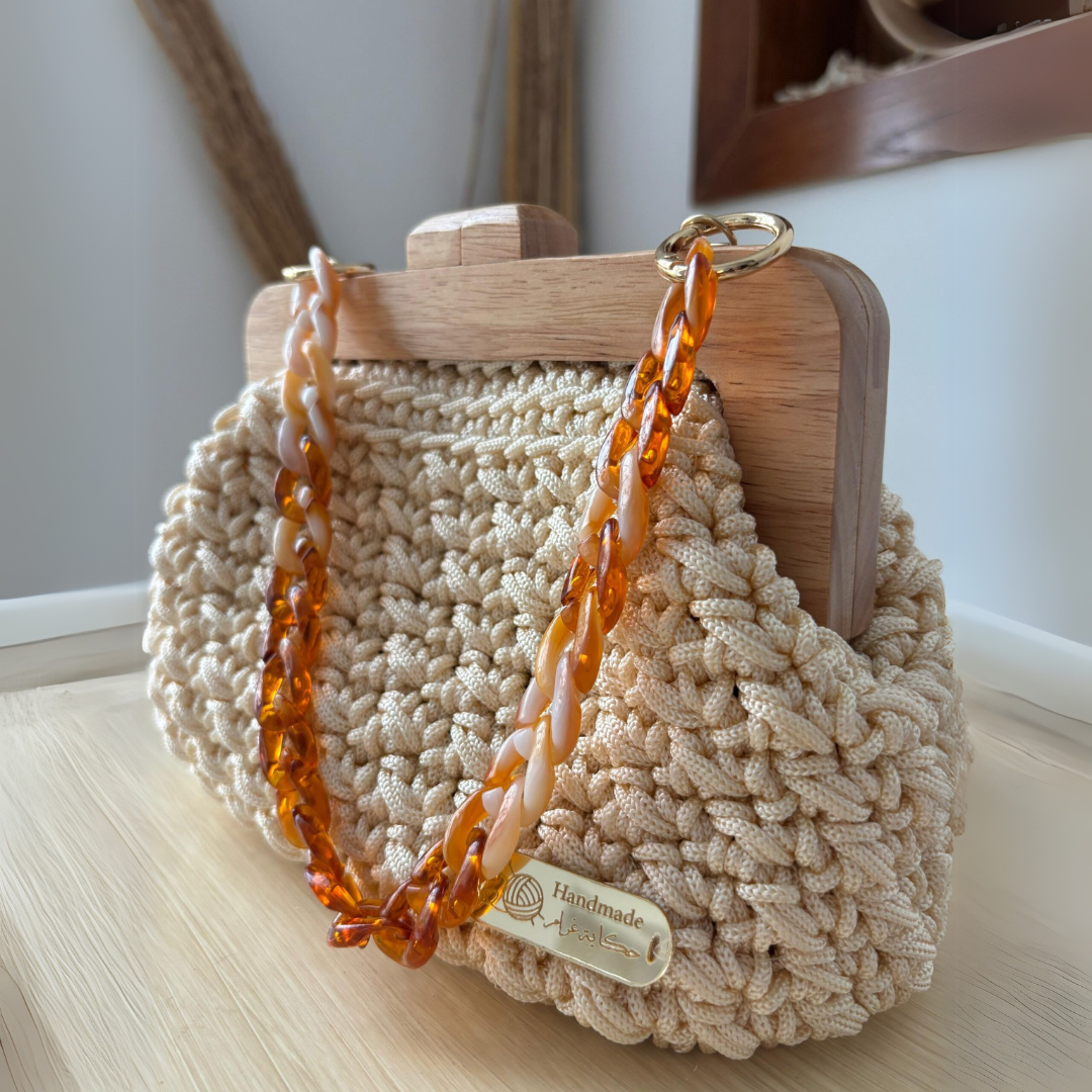 Sac crochet beige fait main , fermoir bois