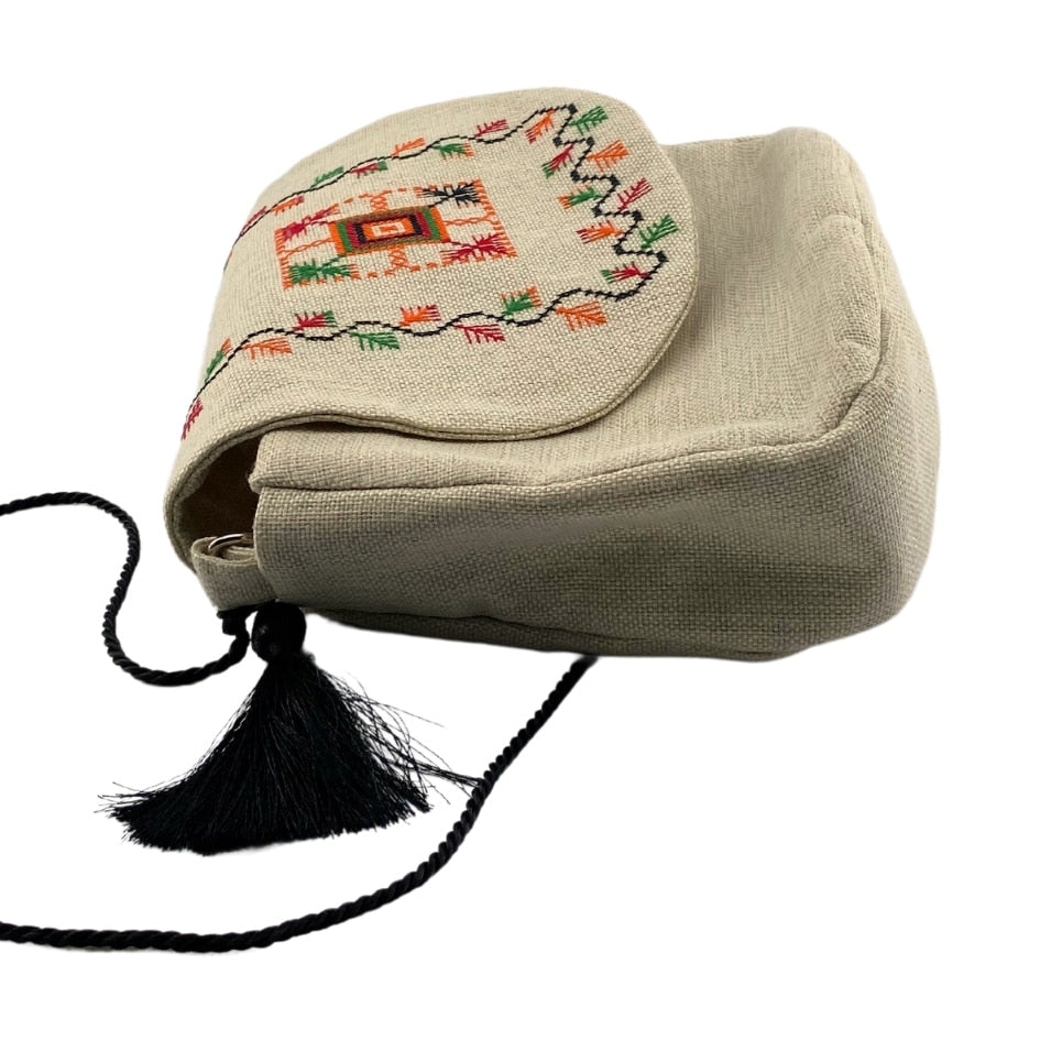 Sac brodé avec motifs multicolores