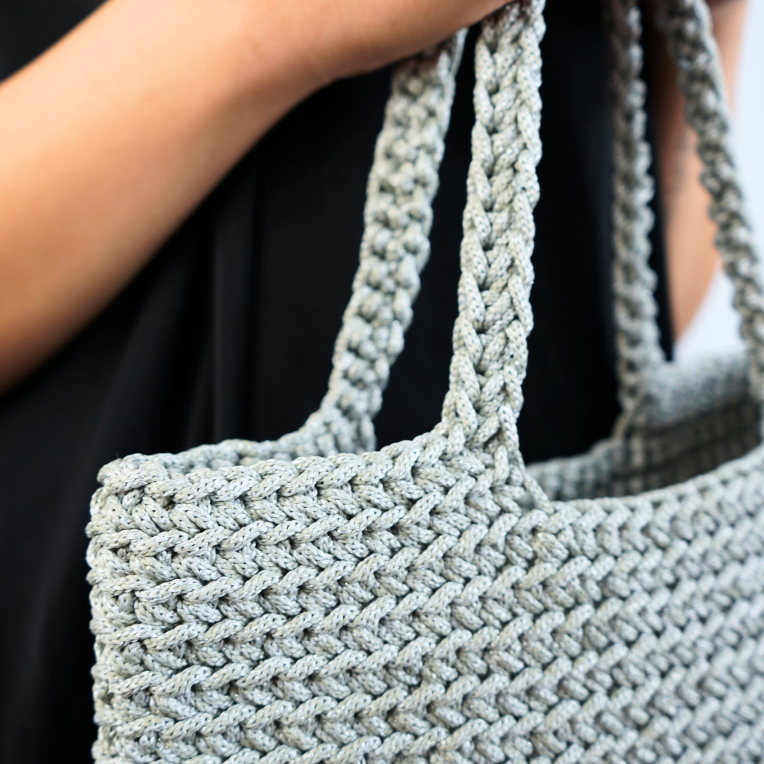 Sac crochet gris chic : l'élégance intemporelle à portée de main