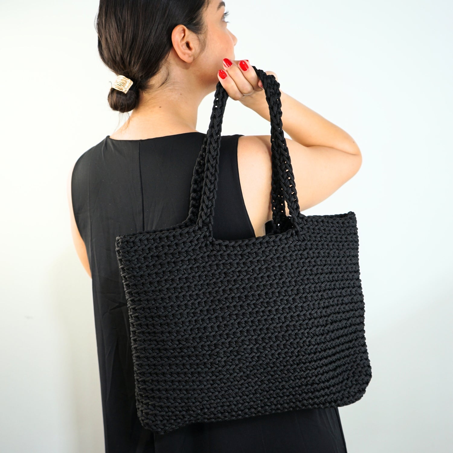 Sac noir en crochet : l'élégance irrésistible au quotidien