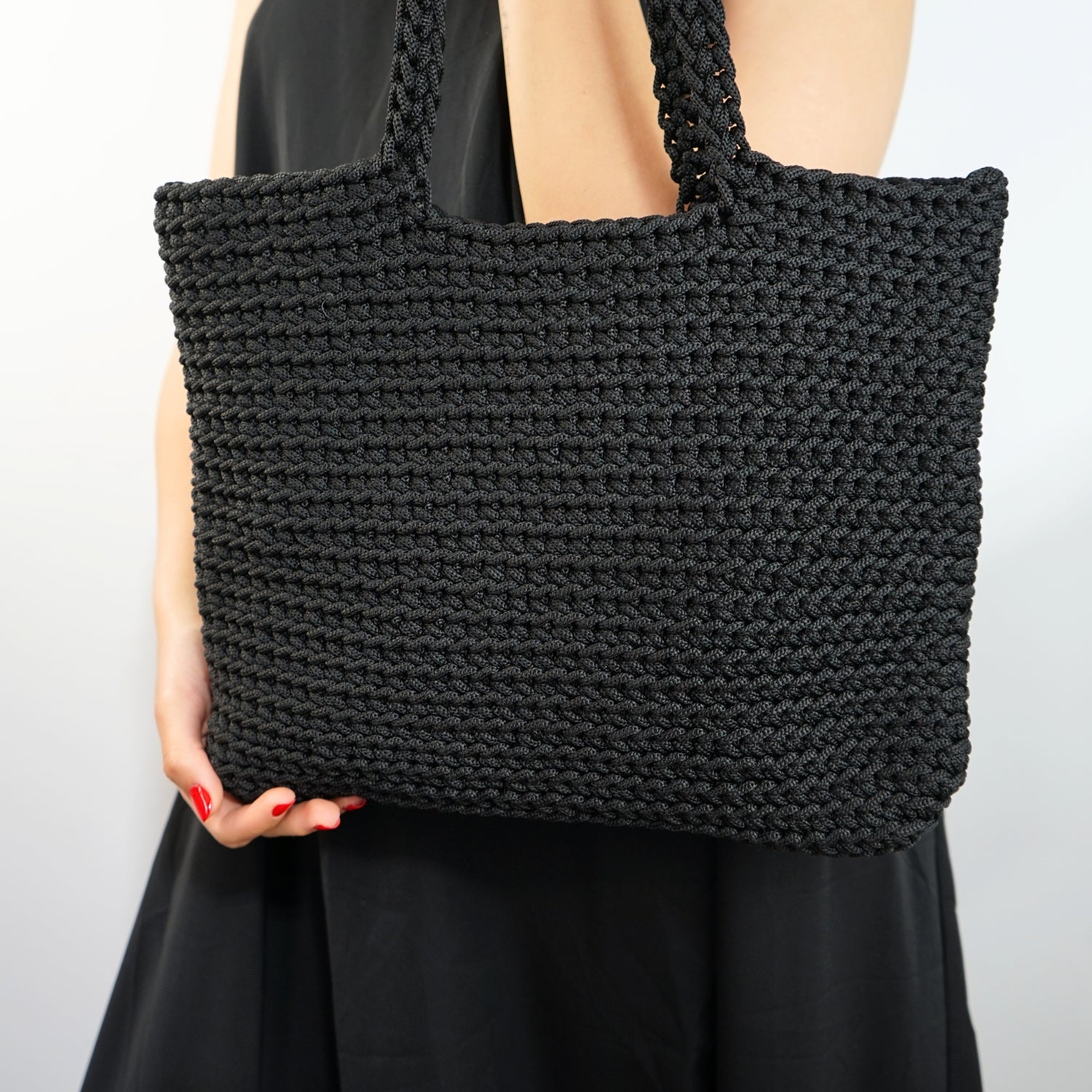 Sac noir en crochet : l'élégance irrésistible au quotidien