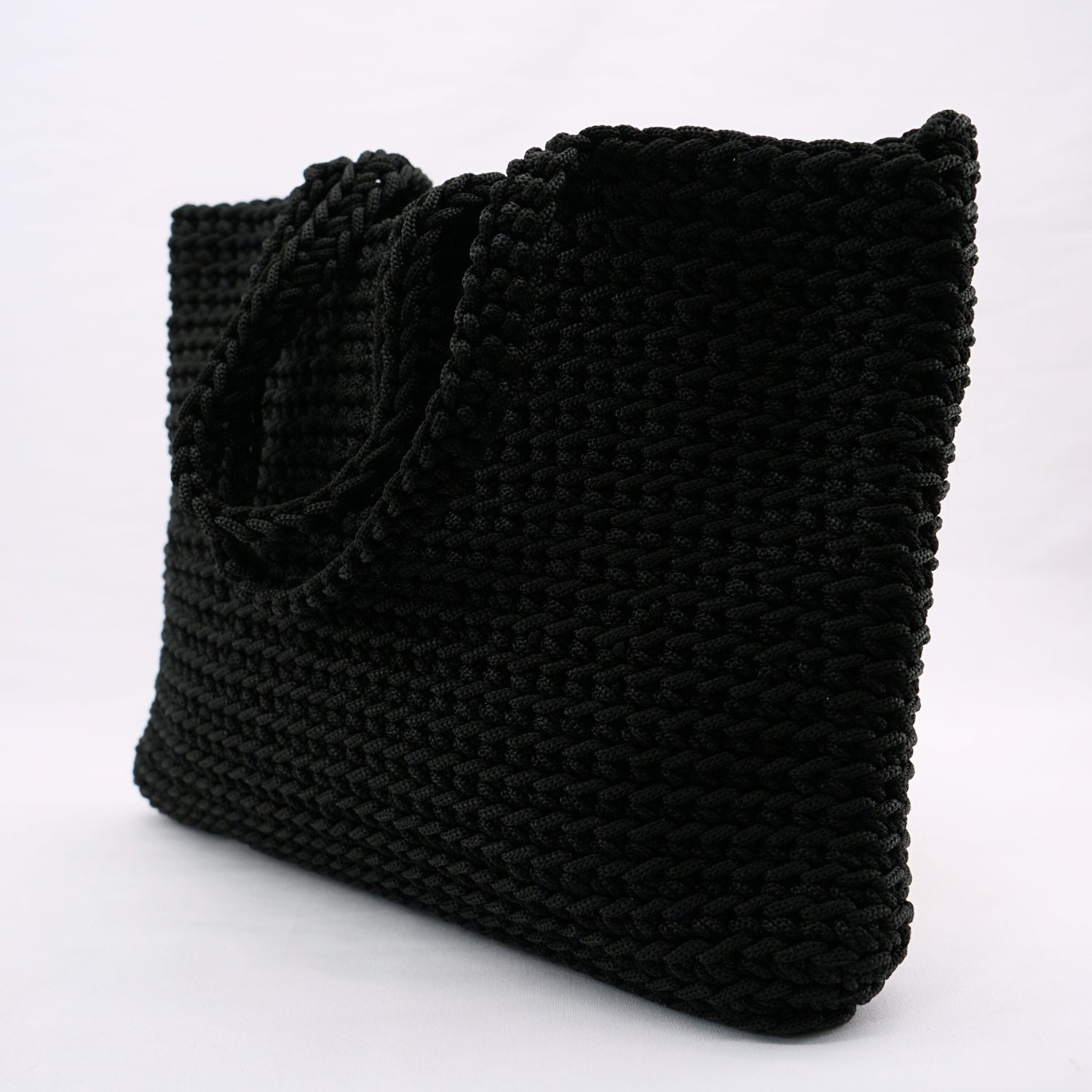 Sac noir en crochet : l'élégance irrésistible au quotidien