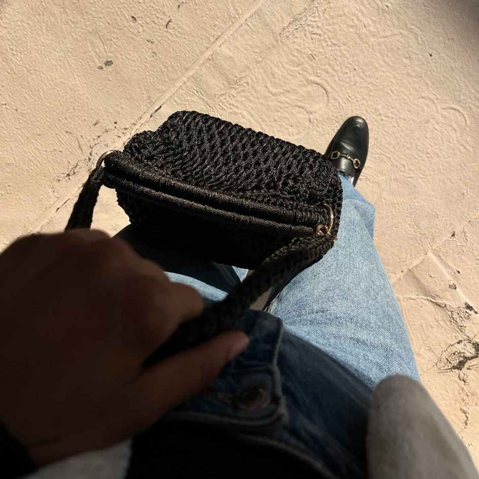 Sac en crochet noir fait main avec bandoulière