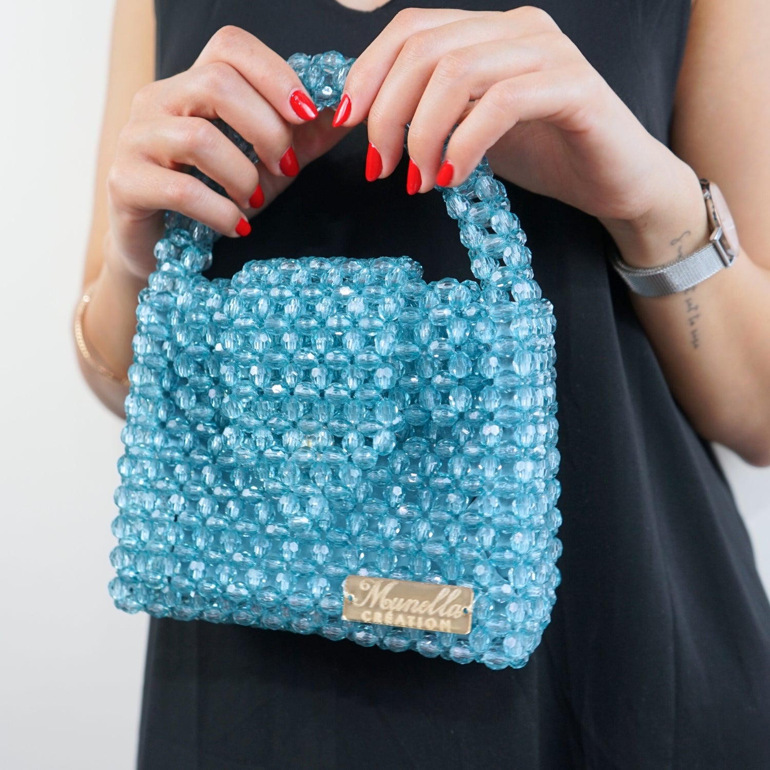 Sac perles bleu chic : l'élégance exclusive à portée de main