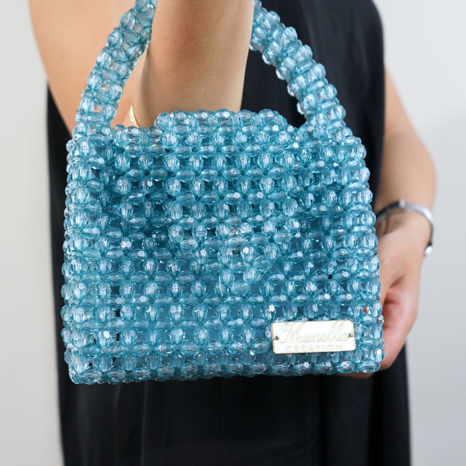 Sac perles bleu chic : l'élégance exclusive à portée de main
