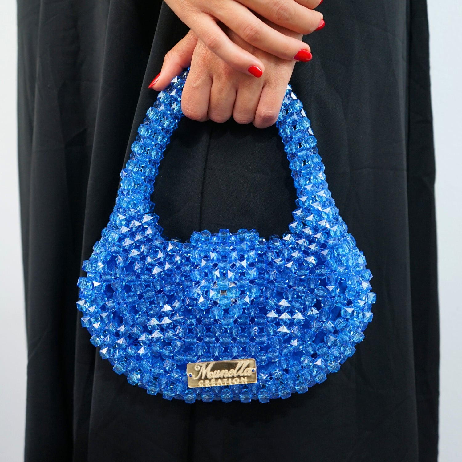 Sac perles bleu foncé : Élégance unique pour sublimer votre style