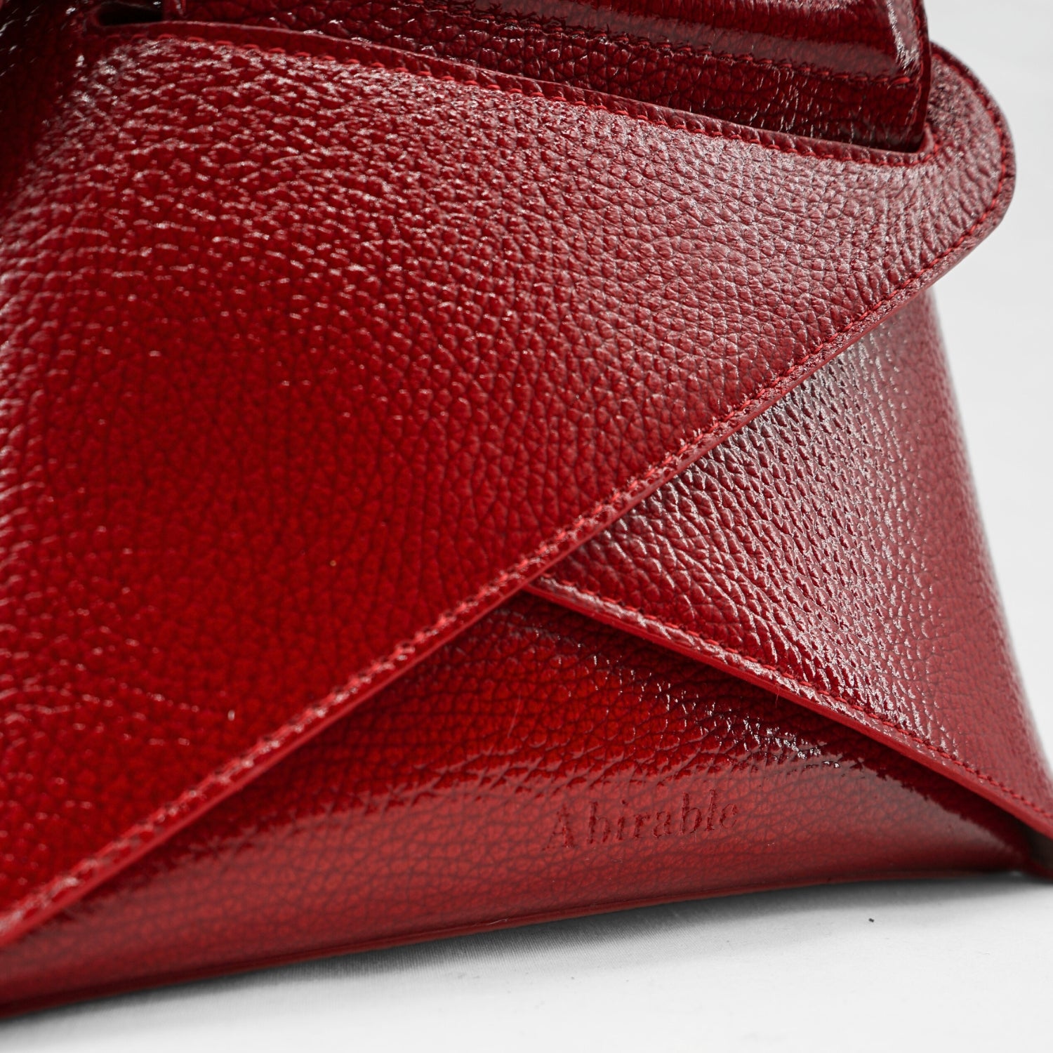 Sac réversible en cuir rouge et rose : élégance artisanale unique