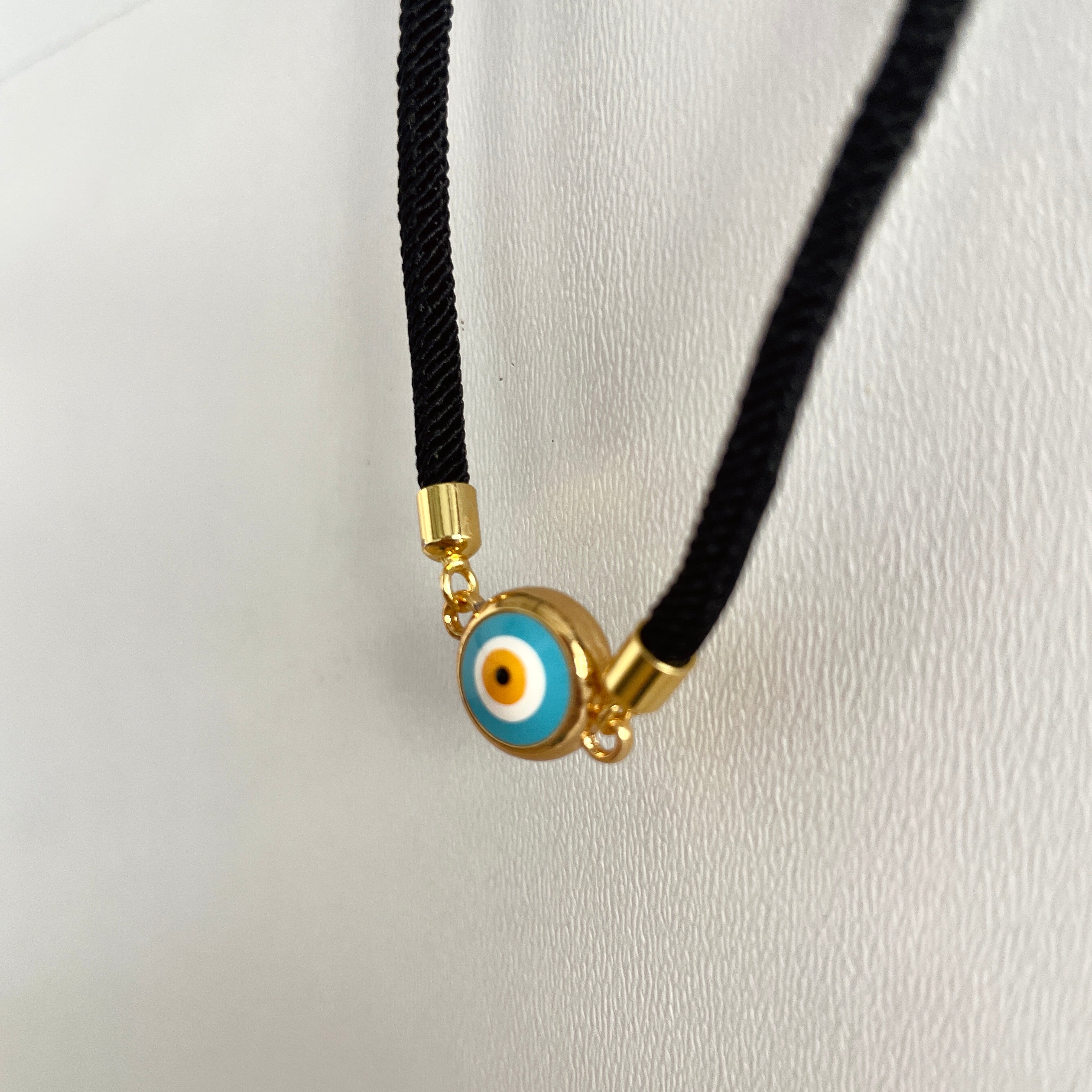 سوار أسود مصنوع يدويًا برمز العين الزرقاء