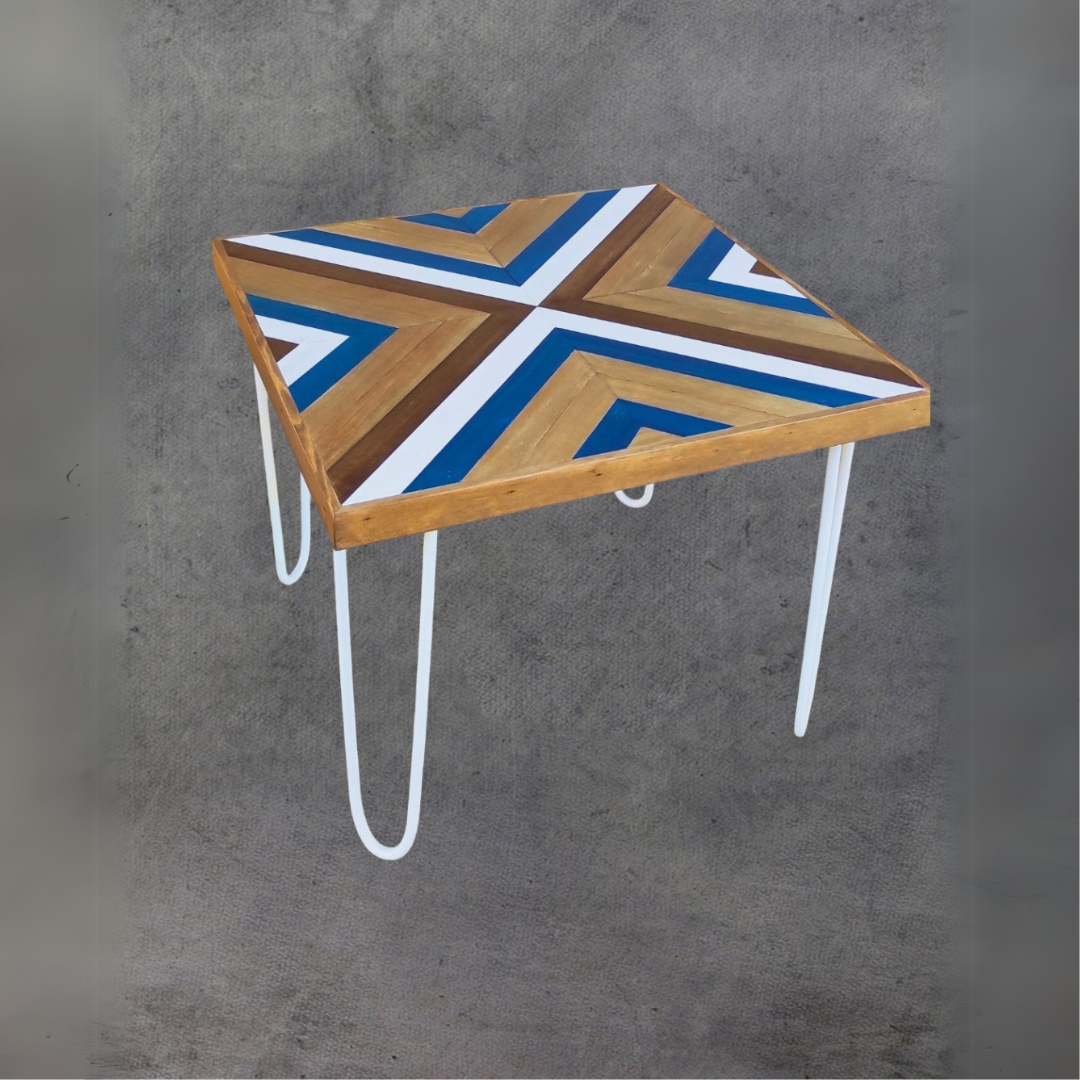 Table Basse Bois Rouge Chevrons | Artisanale Unique