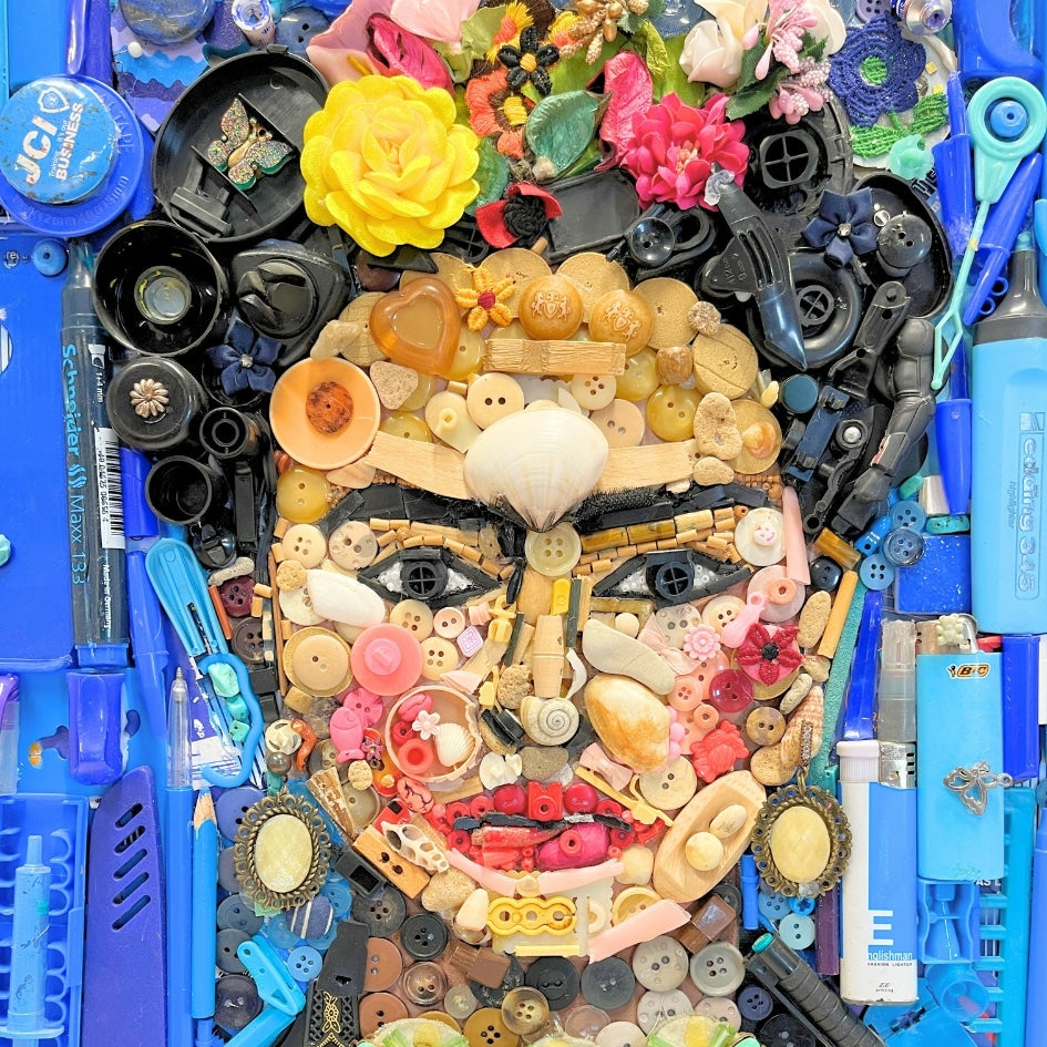 Portrait de Frida Kahlo en Objets Recyclés – Art Mexicain
