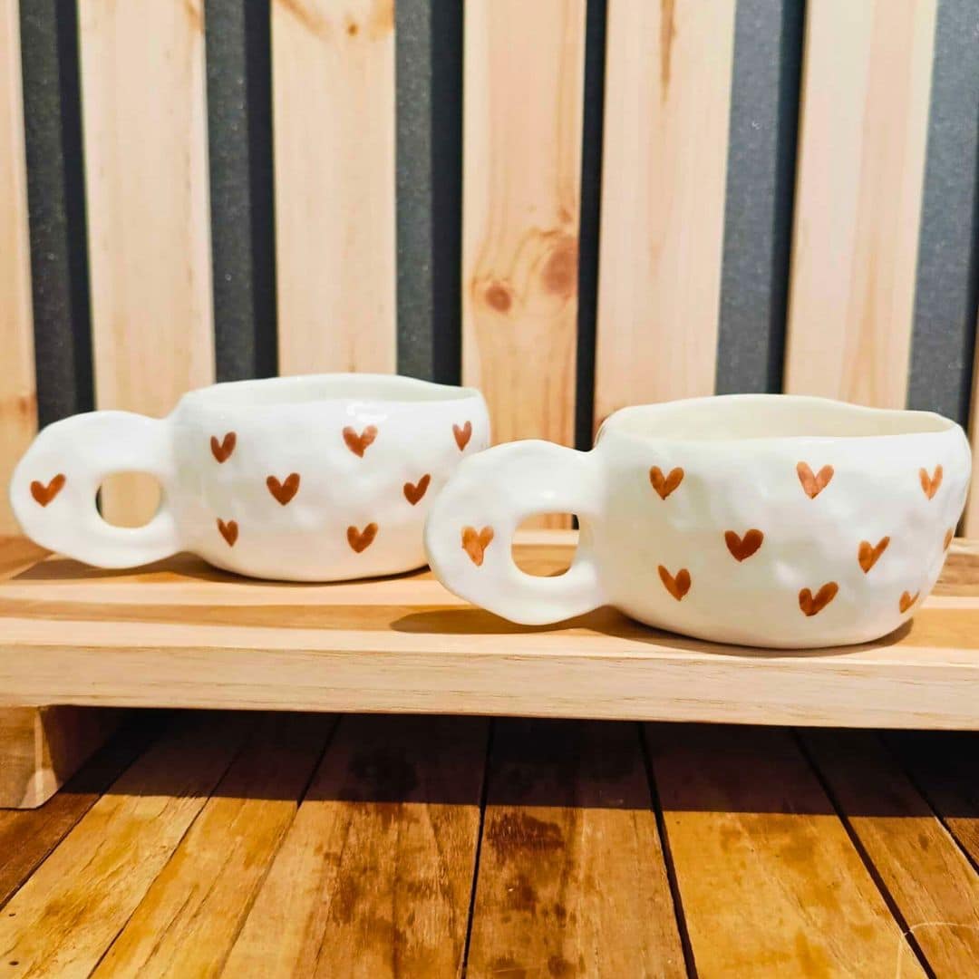 Handmade ceramic mug with heart motifs - Available in several colors (9 x 6 cm)