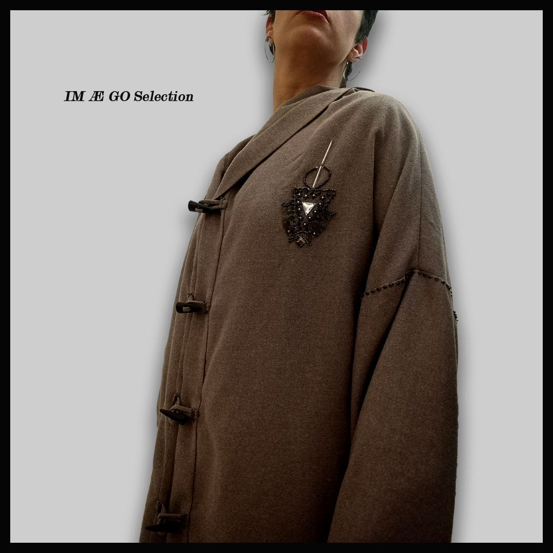 Manteau style barnous revisité en cachemire – Broderie Khlel tunisien, pièce unique faite à la main