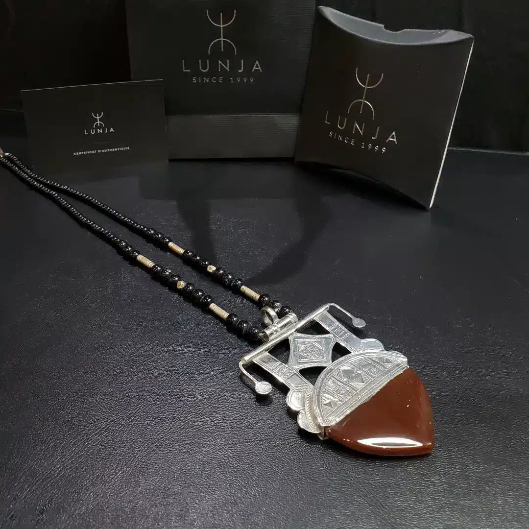 Collier Agadez cornaline piéce unique (Taille grande et petite)