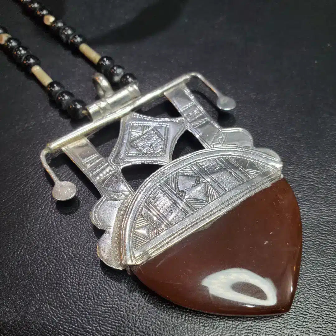 Collier Agadez cornaline piéce unique (Taille grande et petite)