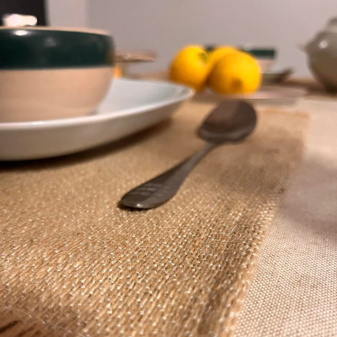 Un lot de 6 sous plat en jute naturelle